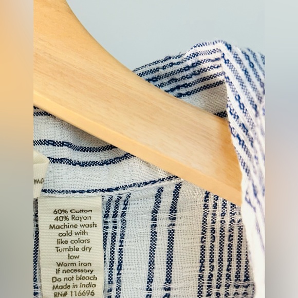 Japna Cropped Button Down (Hand Made in India) (Gently Used) - Picture 6 of 6